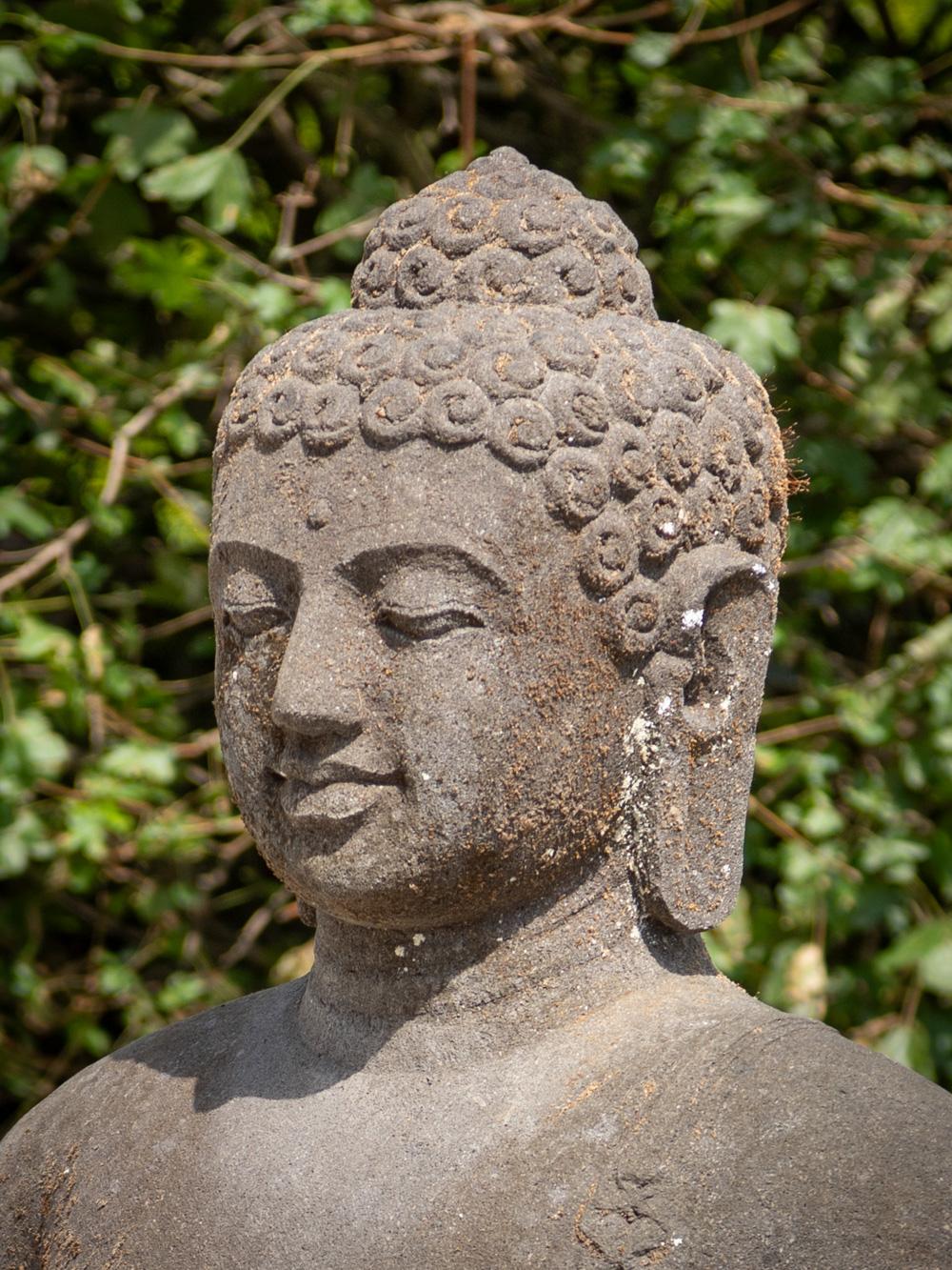 dharmachakra mudra statue