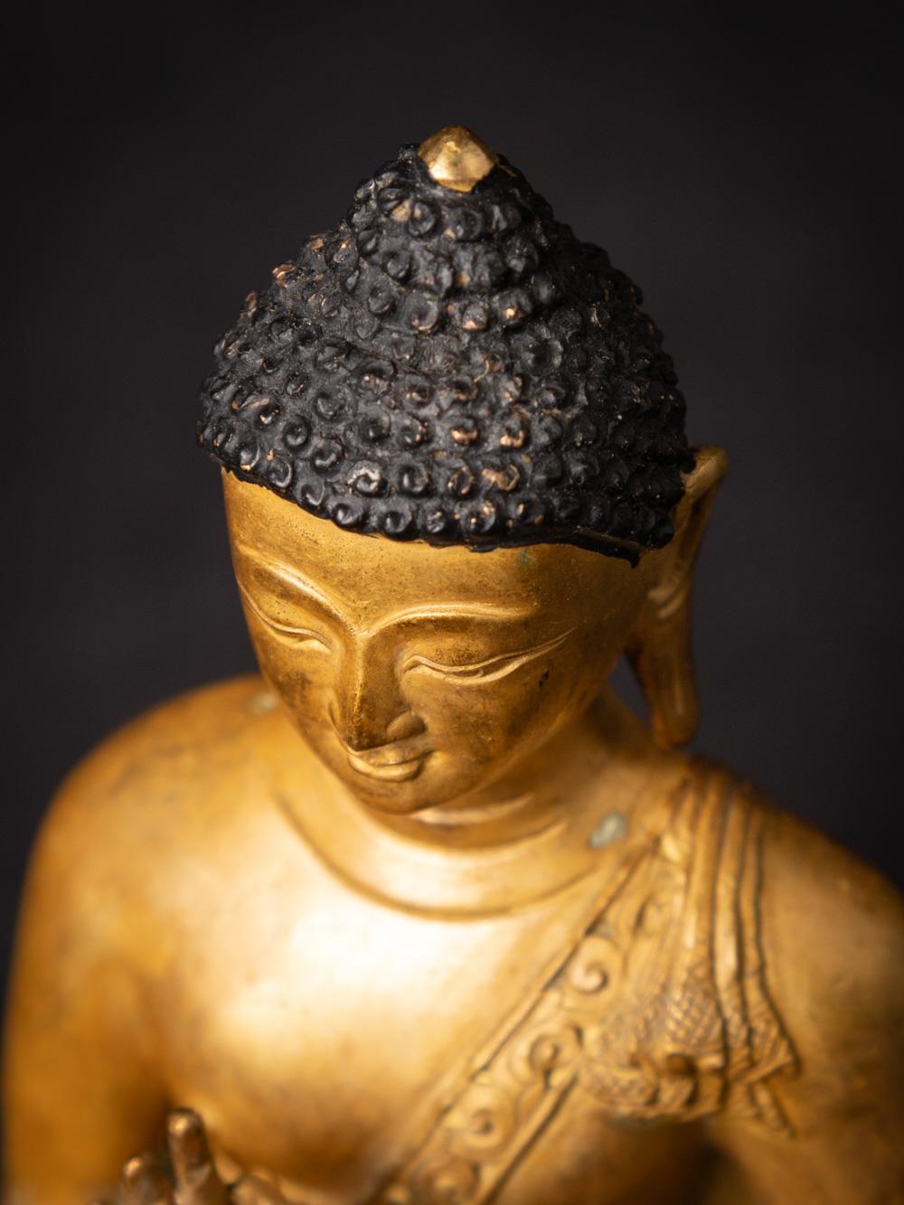 Milieu du XXe siècle Statue de Bouddha en bronze ancien du Népal du Népal 4