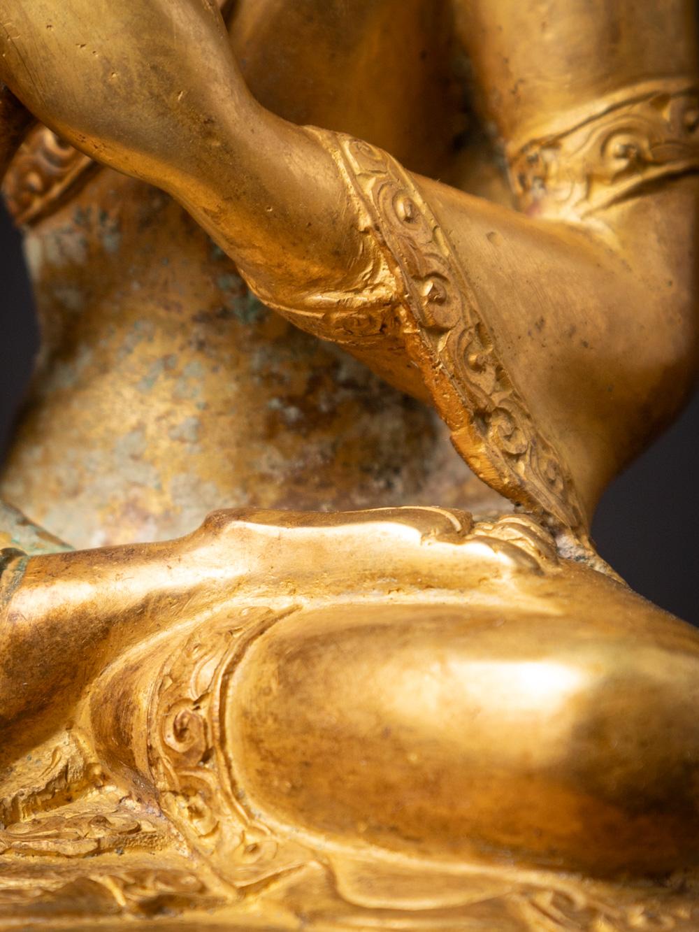Milieu du XXe siècle Statue de Bouddha en bronze ancien du Népal du Népal 8