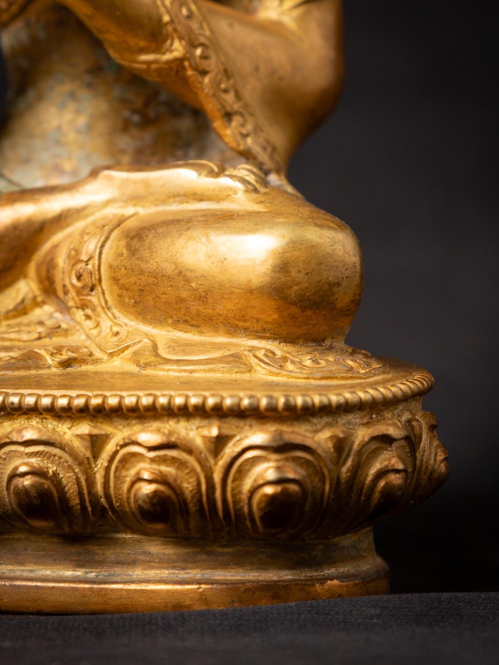 Milieu du XXe siècle Statue de Bouddha en bronze ancien du Népal du Népal 9