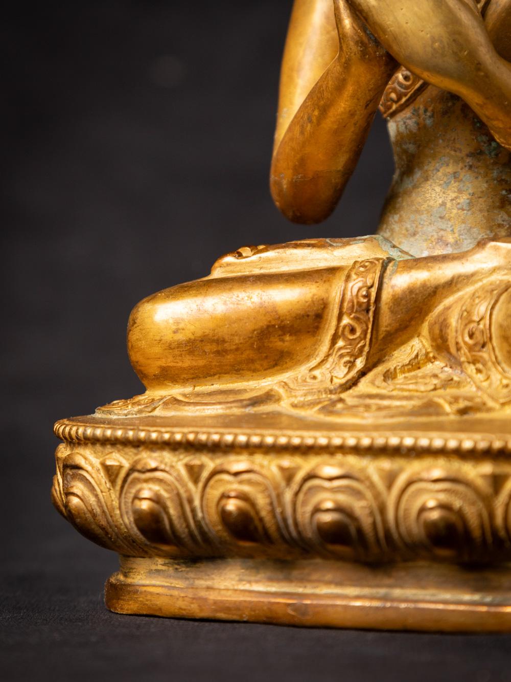Milieu du XXe siècle Statue de Bouddha en bronze ancien du Népal du Népal 10