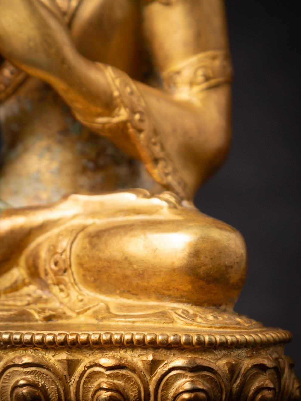 Milieu du XXe siècle Statue de Bouddha en bronze ancien du Népal du Népal 11