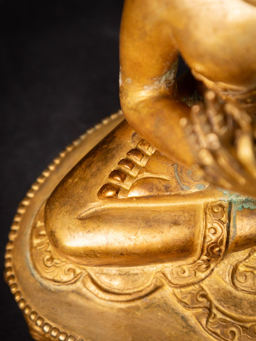 Milieu du XXe siècle Statue de Bouddha en bronze ancien du Népal du Népal 12