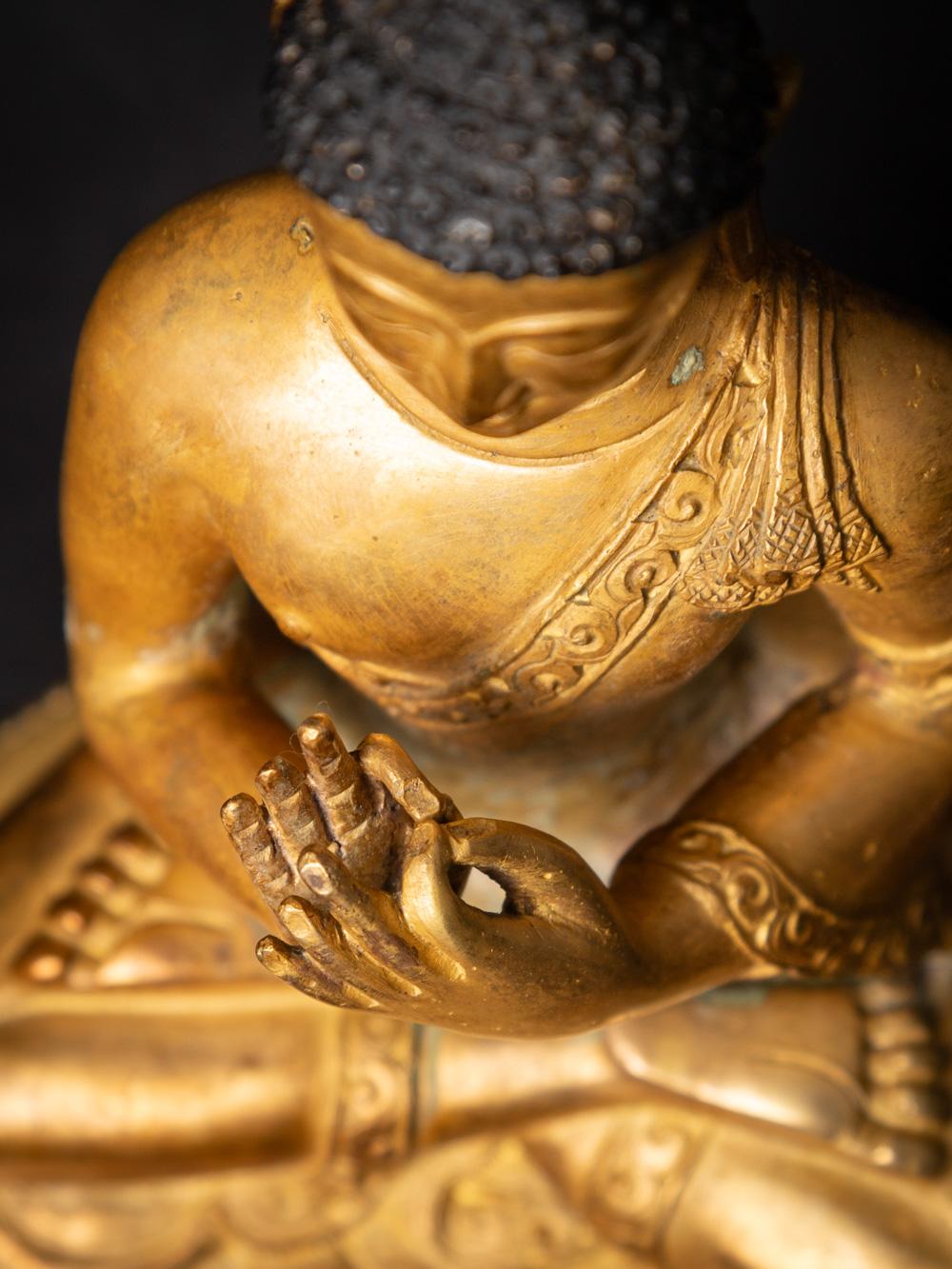Milieu du XXe siècle Statue de Bouddha en bronze ancien du Népal du Népal 13