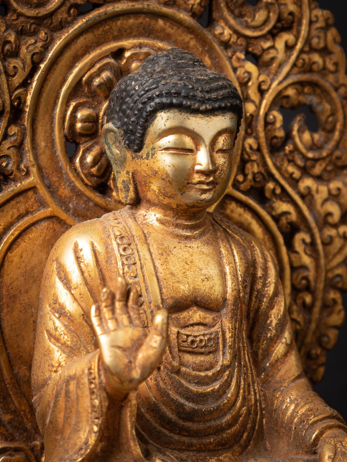 Material : bronze
28,4 cm high
17 cm wide and 17 cm deep
Fire gilded with 24 krt. gold
Abhaya mudra
Middle 20th century
Bought in Nepal in 2022
Weight: 2,99 kgs
Originating from Japan
Nr: 3700-50