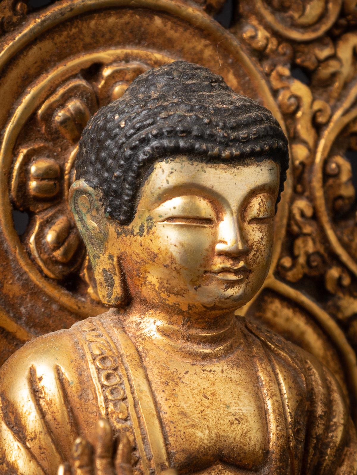 Middle 20th century Old bronze Japanese Amida Buddha statue from Japan In Good Condition For Sale In DEVENTER, NL