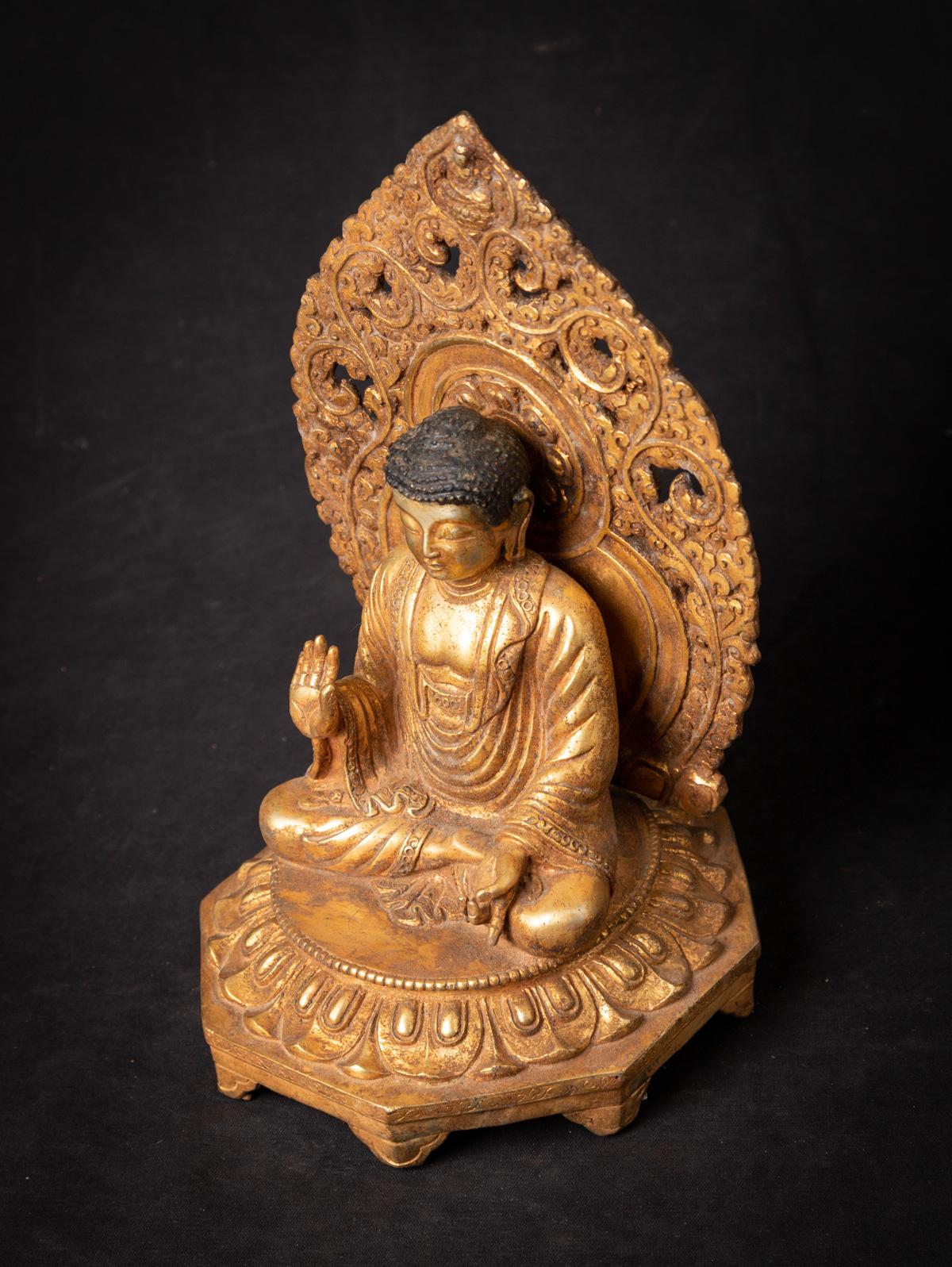 Middle 20th century Old bronze Japanese Amida Buddha statue from Japan For Sale 3