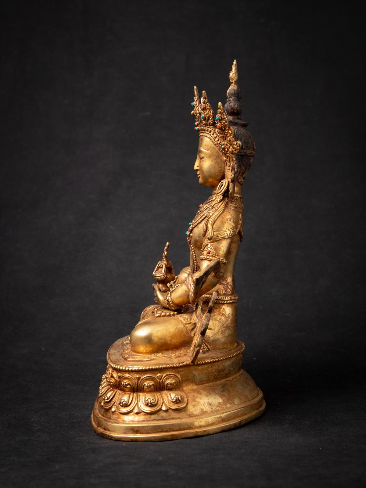 Mediados del siglo XX Antiguo Buda nepalí Aparmita de bronce en Dhyana mudra Birmano en venta