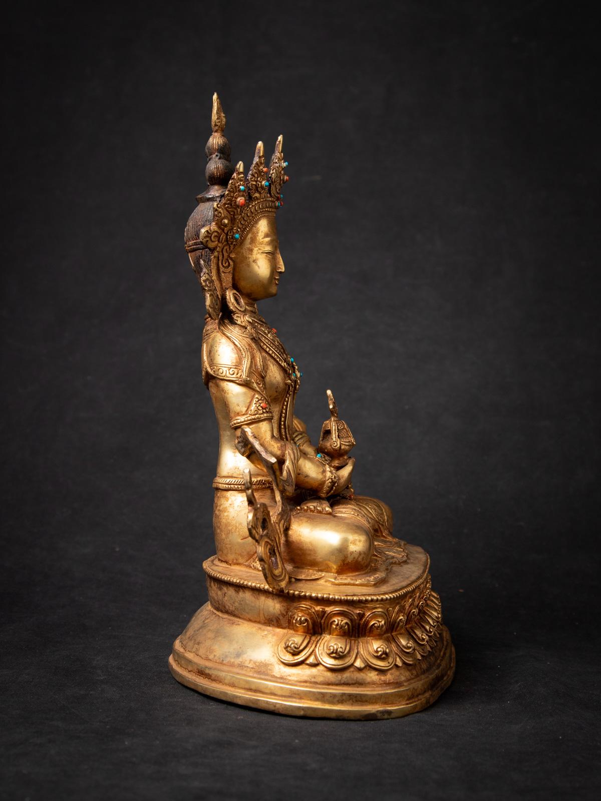 Mediados del siglo XX Antiguo Buda nepalí Aparmita de bronce en Dhyana mudra Bronce en venta