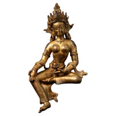Mediados del siglo XX Antigua estatua nepalí de bronce de Basundhara en Varada Mudra