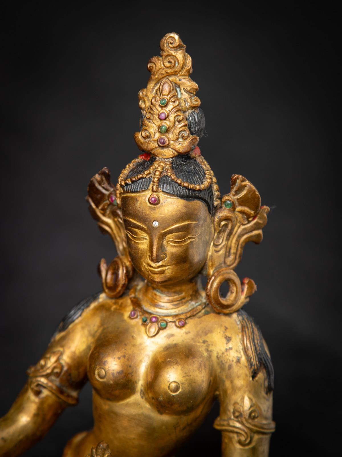 Birman Milieu du 20e siècle Statue de bodhisattva en bronze du Népal en vente