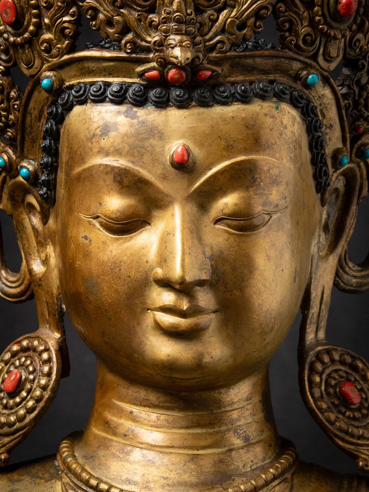 Middle 20th century Old bronze Nepali Buddha head from Nepal In Good Condition For Sale In DEVENTER, NL