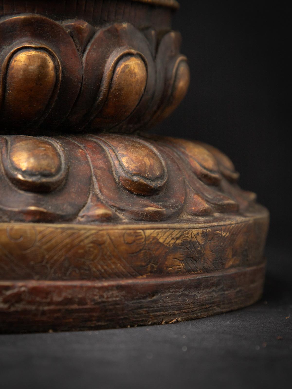 Milieu du 20e siècle Ancien bronze Népalais Bouddha Shakyamuni - OriginalBuddhas en vente 5