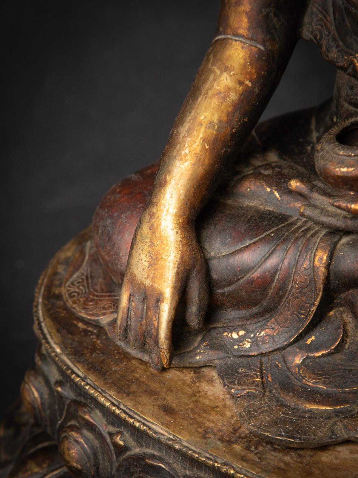 Milieu du 20e siècle Ancien bronze Népalais Bouddha Shakyamuni - OriginalBuddhas en vente 7