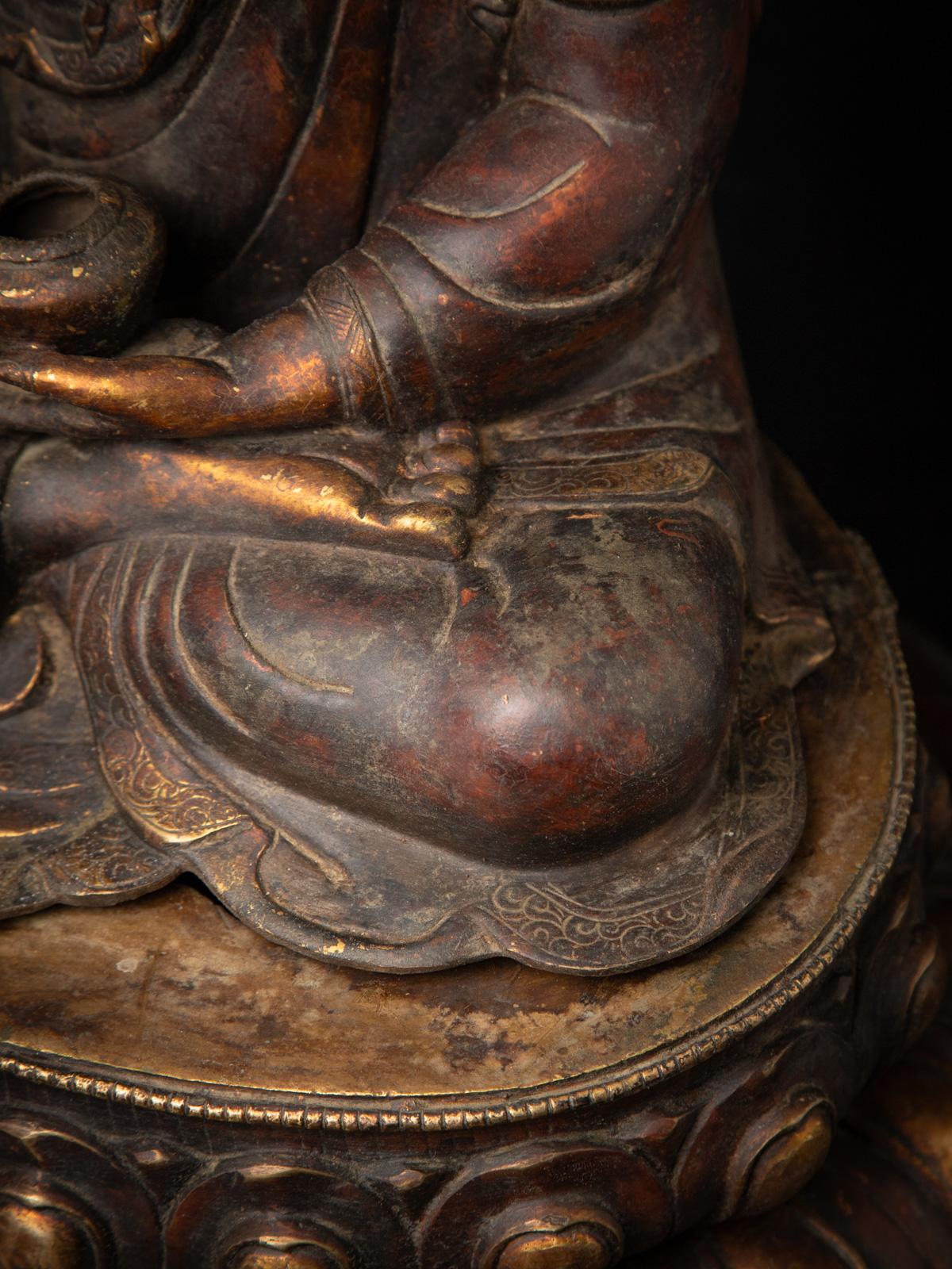 Milieu du 20e siècle Ancien bronze Népalais Bouddha Shakyamuni - OriginalBuddhas en vente 8