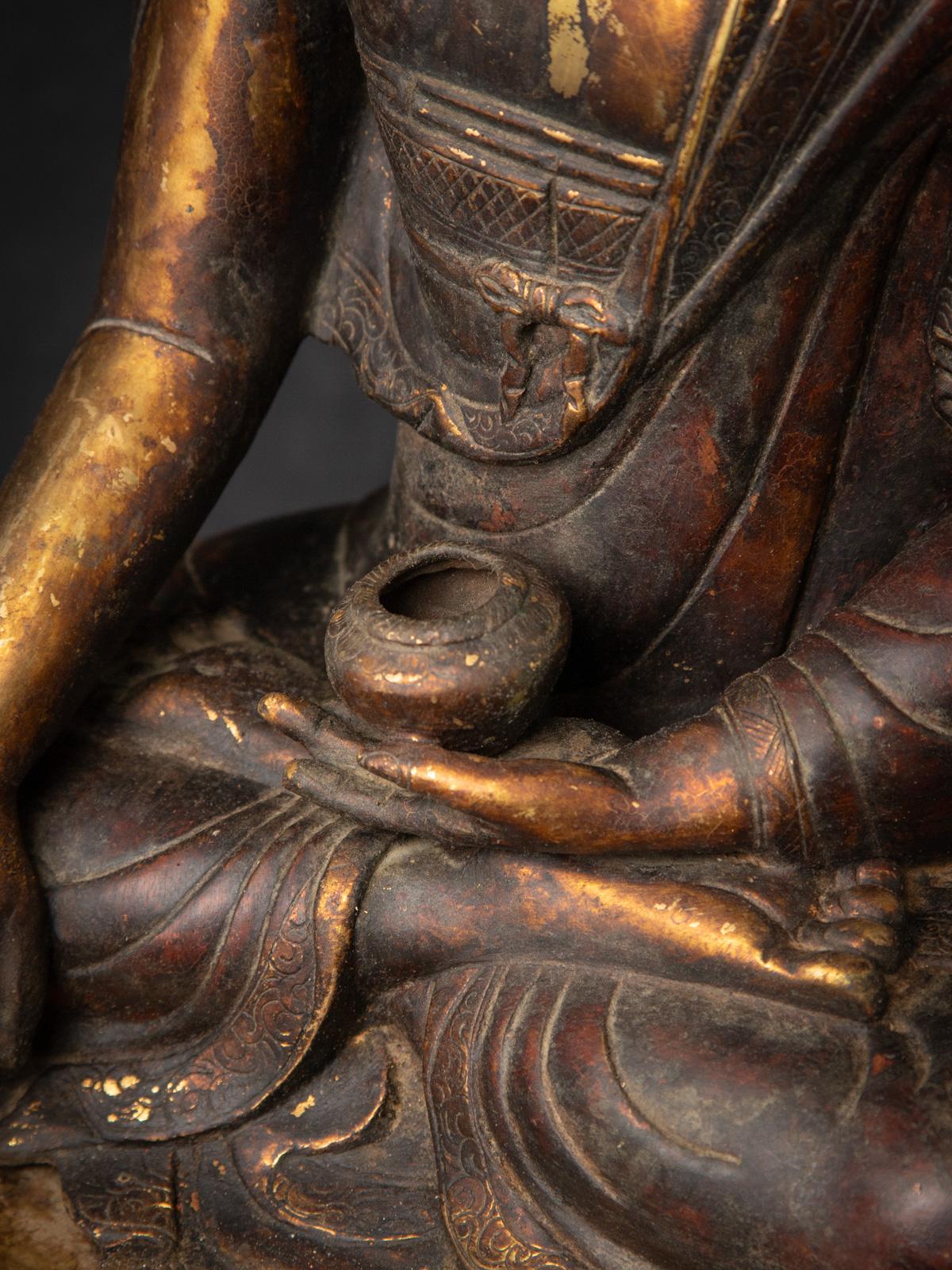 Milieu du 20e siècle Ancien bronze Népalais Bouddha Shakyamuni - OriginalBuddhas en vente 9