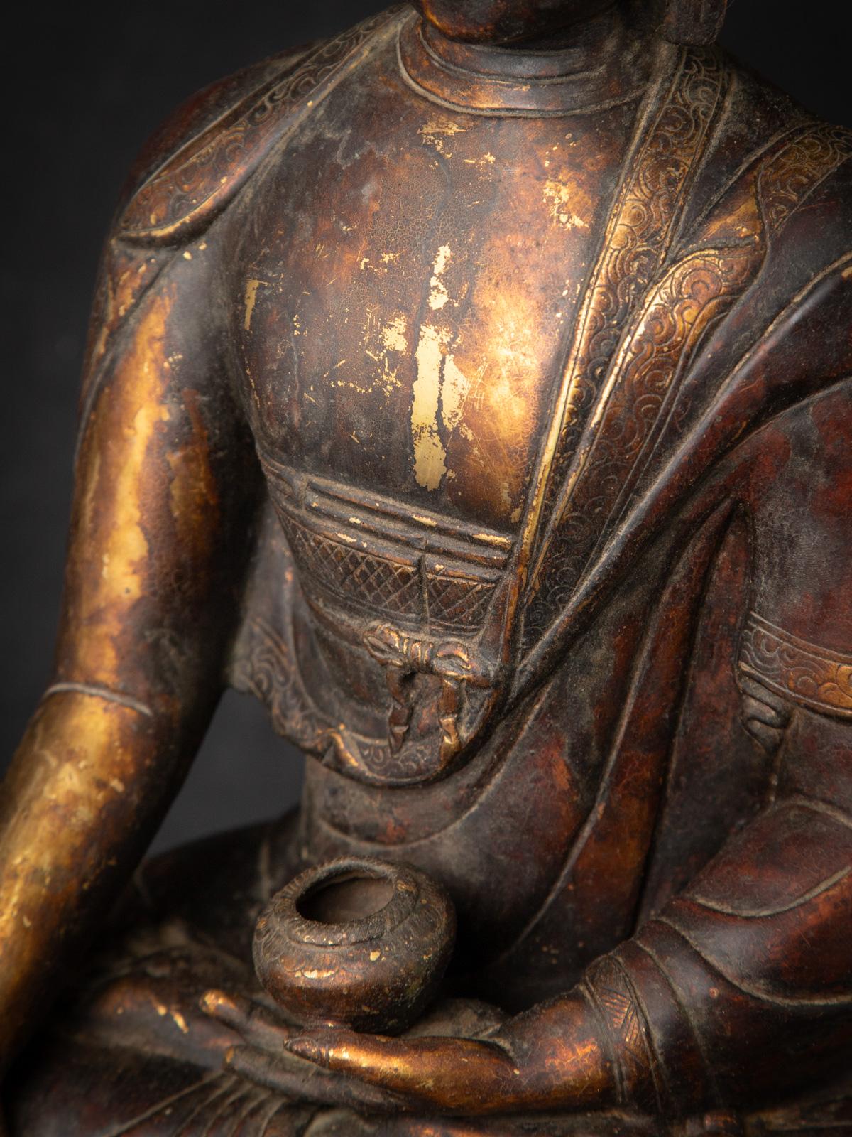 Milieu du 20e siècle Ancien bronze Népalais Bouddha Shakyamuni - OriginalBuddhas en vente 10