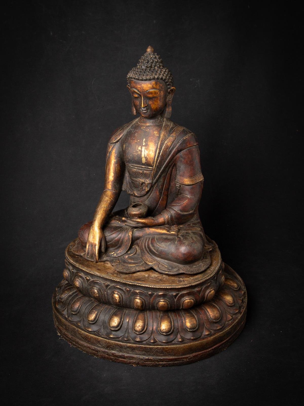 Milieu du 20e siècle Ancien bronze Népalais Bouddha Shakyamuni - OriginalBuddhas en vente 12