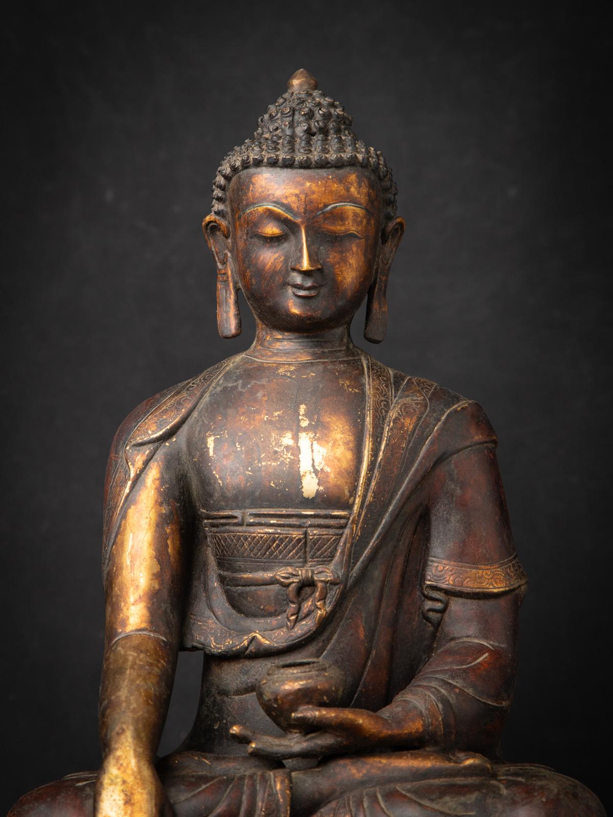 Milieu du 20e siècle Ancien bronze Népalais Bouddha Shakyamuni - OriginalBuddhas en vente 1
