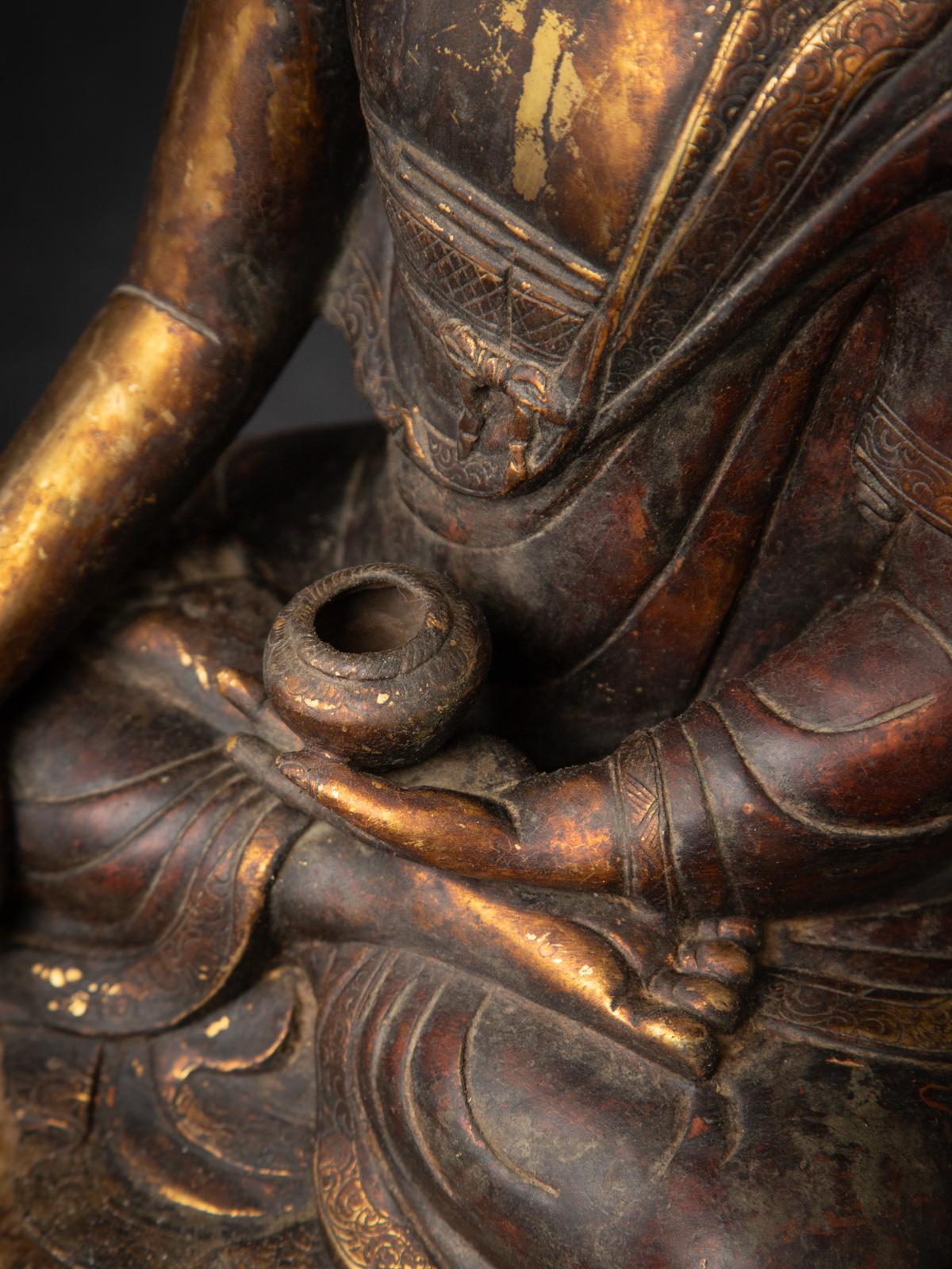 Milieu du 20e siècle Ancien bronze Népalais Bouddha Shakyamuni - OriginalBuddhas en vente 3