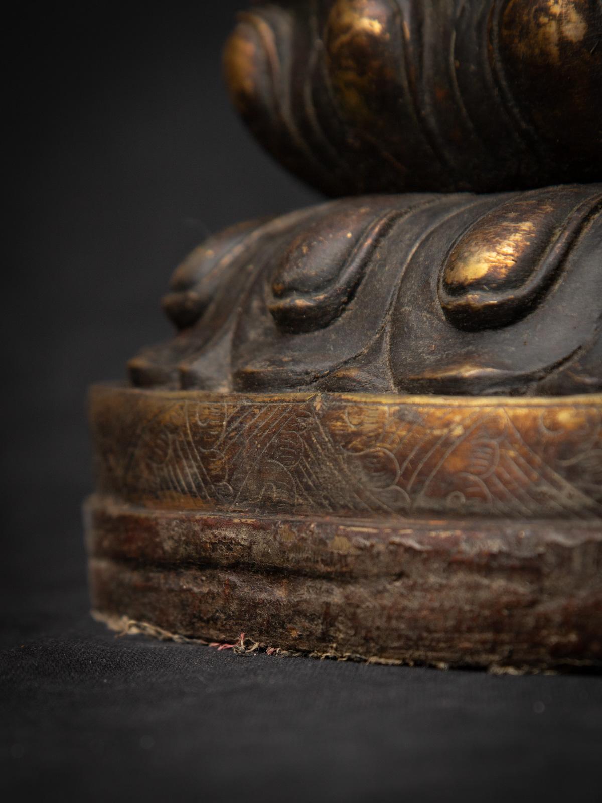 Milieu du 20e siècle Ancien bronze Népalais Bouddha Shakyamuni - OriginalBuddhas en vente 4