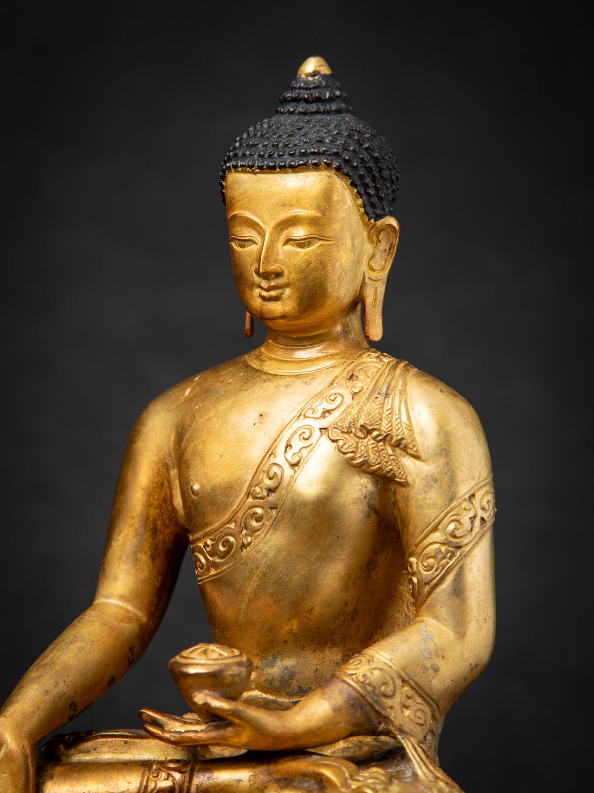 Milieu du 20e siècle Statue de Bouddha népalais en bronze ancien du Népal en vente 5