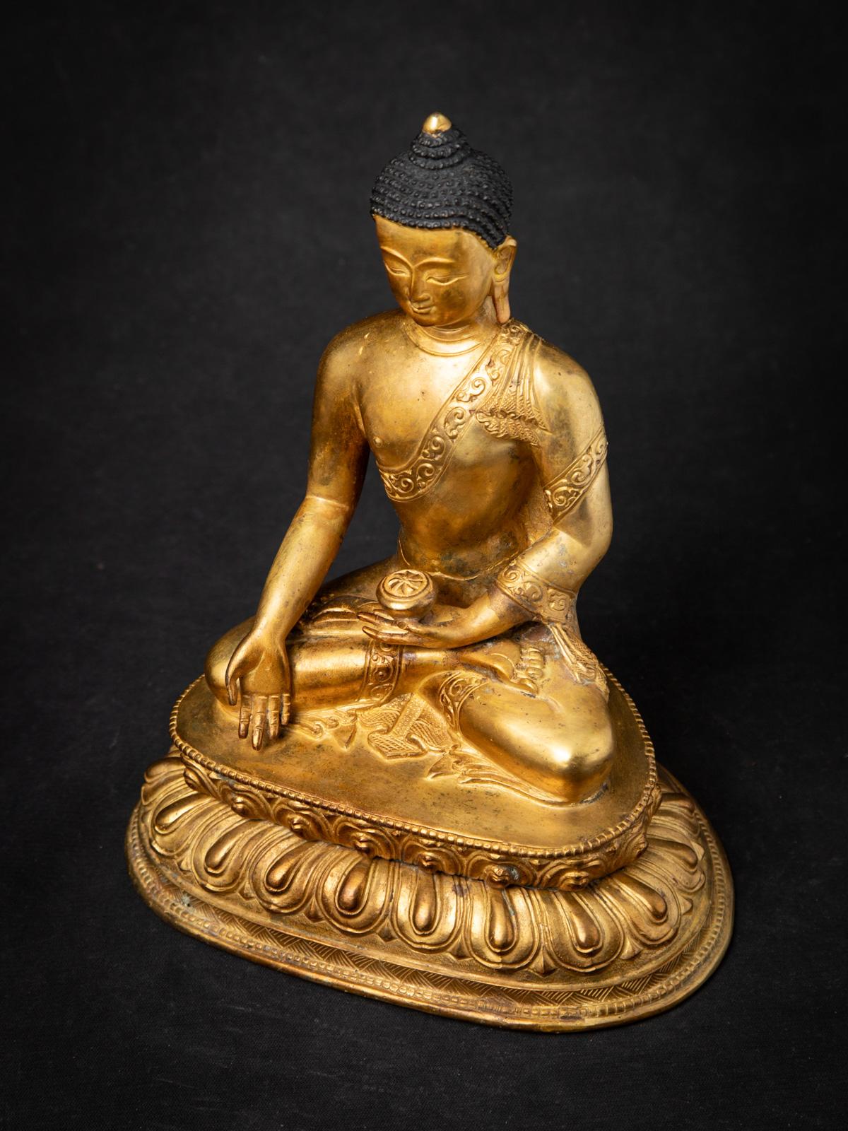 Milieu du 20e siècle Statue de Bouddha népalais en bronze ancien du Népal en vente 7