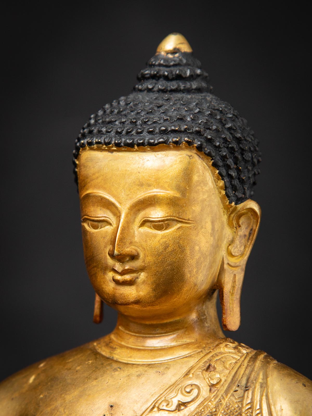 Milieu du 20e siècle Statue de Bouddha népalais en bronze ancien du Népal en vente 9