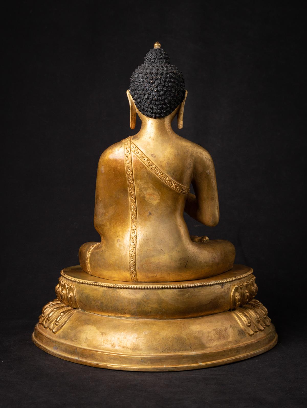 Népalais Milieu du 20e siècle Statue de Bouddha népalais en bronze ancien du Népal en vente