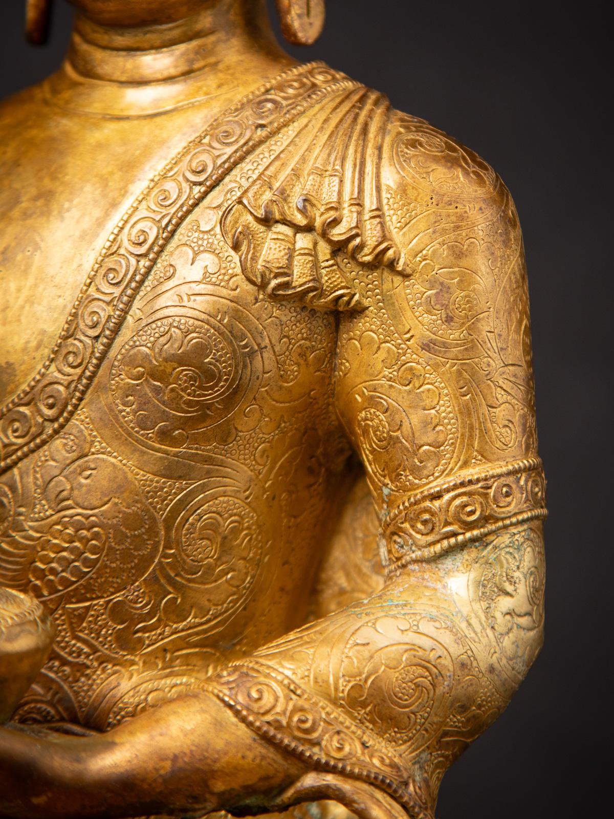 Birmano Statua di Buddha nepalese in bronzo della metà del 20° secolo in vendita