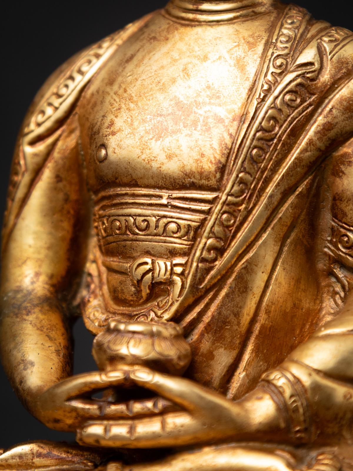 Mediados del siglo XX Antigua estatua de Buda nepalí de bronce procedente de Nepal Birmano en venta