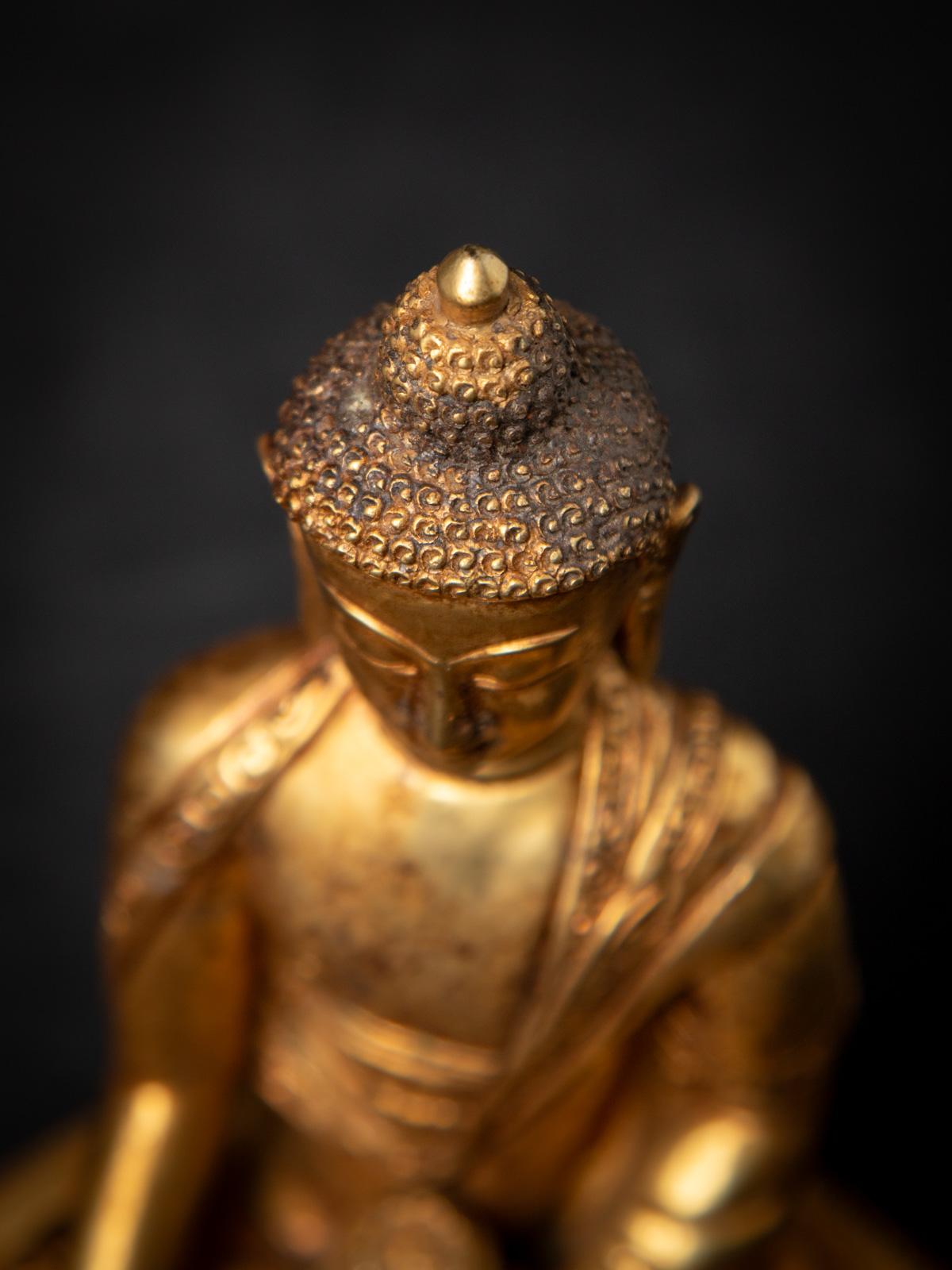 Alte Nepal-Buddha-Statue aus Bronze aus Nepal aus dem mittleren 20. Jahrhundert (Birmanisch) im Angebot