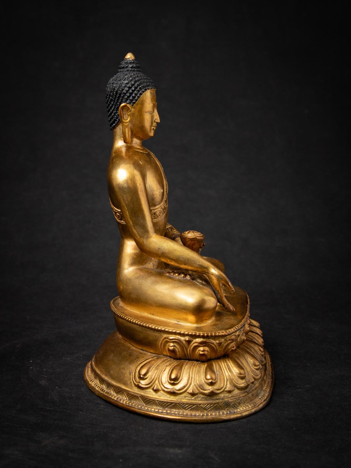 20ième siècle Milieu du 20e siècle Statue de Bouddha népalais en bronze ancien du Népal en vente