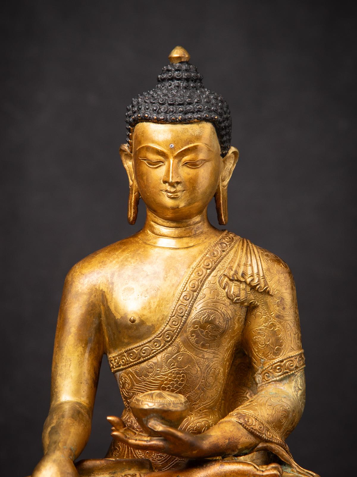 XX secolo Statua di Buddha nepalese in bronzo della metà del 20° secolo in vendita