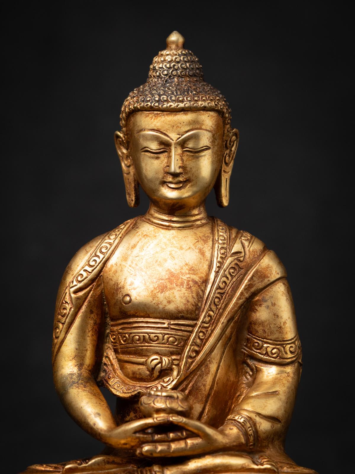 Mediados del siglo XX Antigua estatua de Buda nepalí de bronce procedente de Nepal Bronce en venta