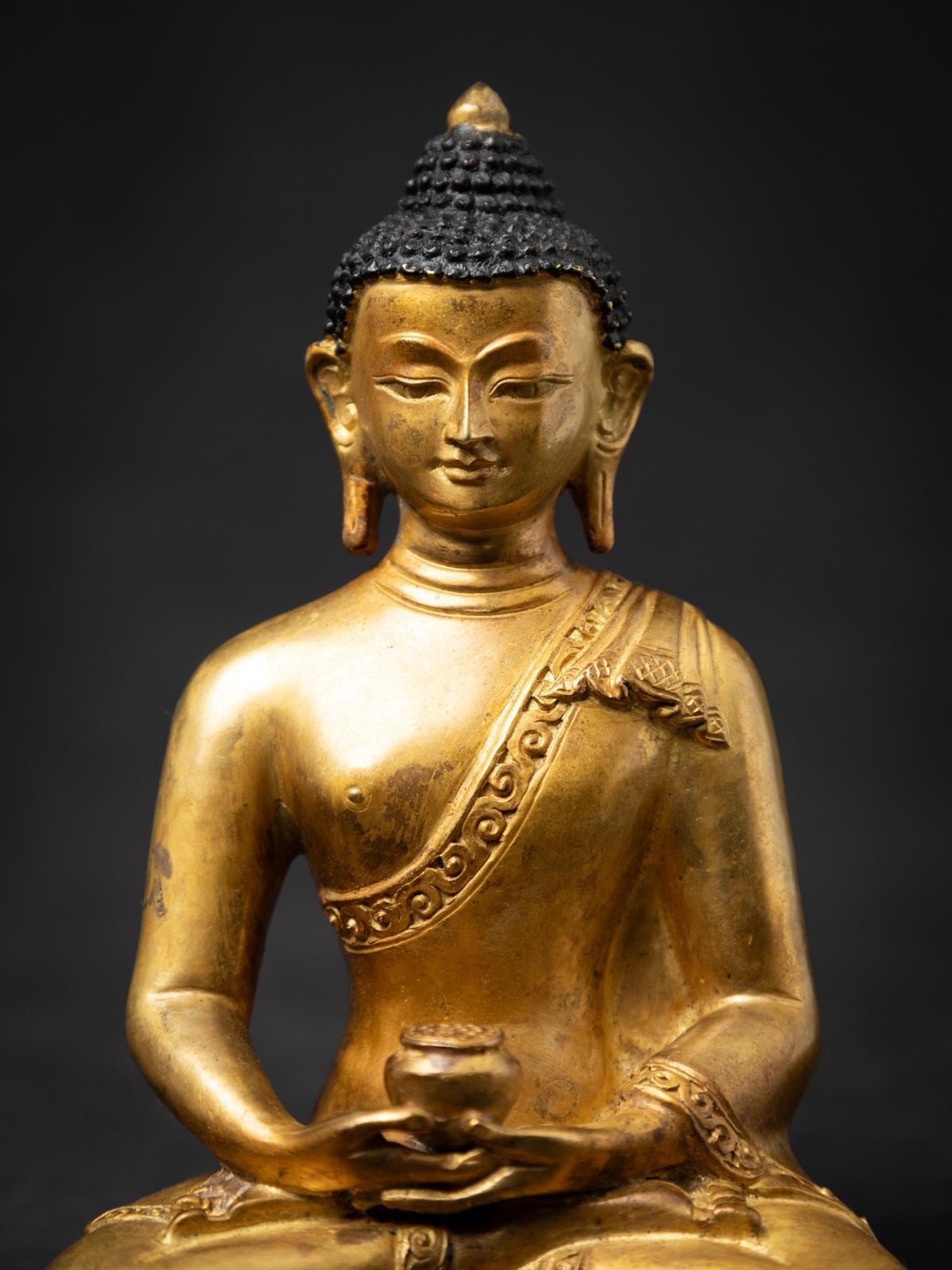 Alte Nepal-Buddha-Statue aus Bronze aus Nepal aus dem mittleren 20. Jahrhundert im Angebot 1