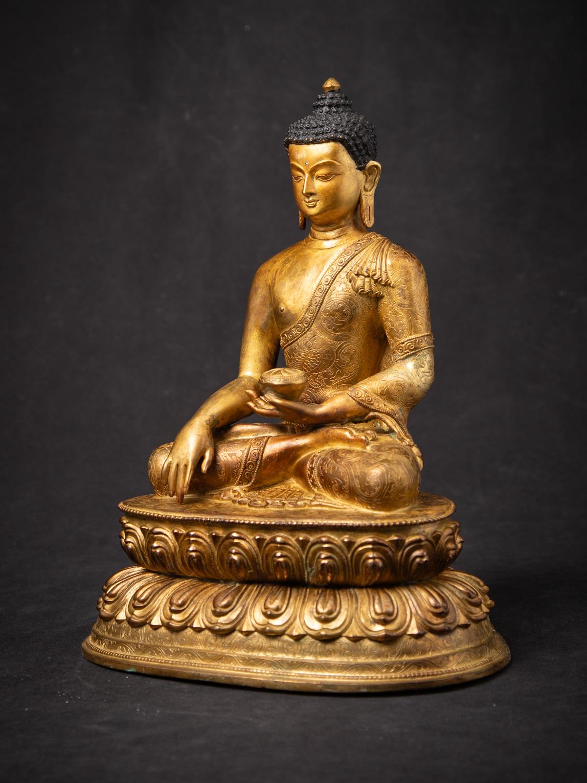Bronzo Statua di Buddha nepalese in bronzo della metà del 20° secolo in vendita