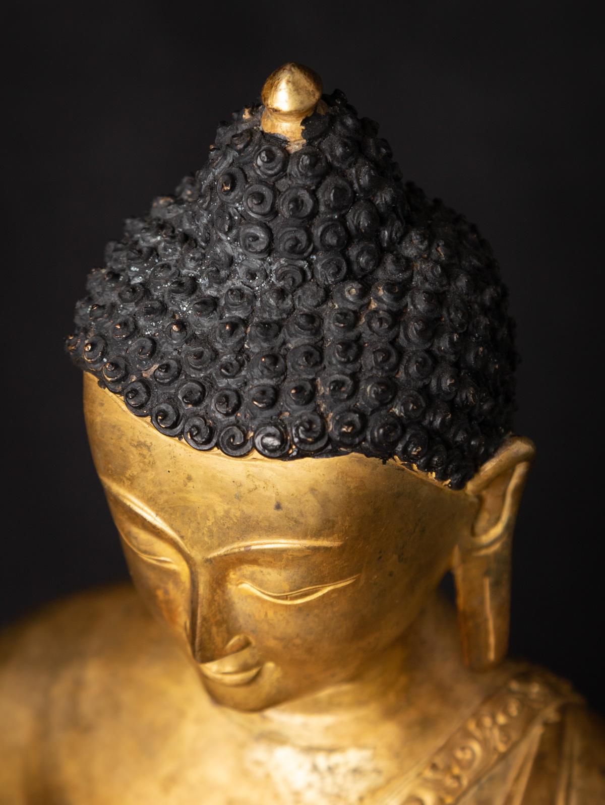 Milieu du 20e siècle Statue de Bouddha népalais en bronze ancien du Népal en vente 1