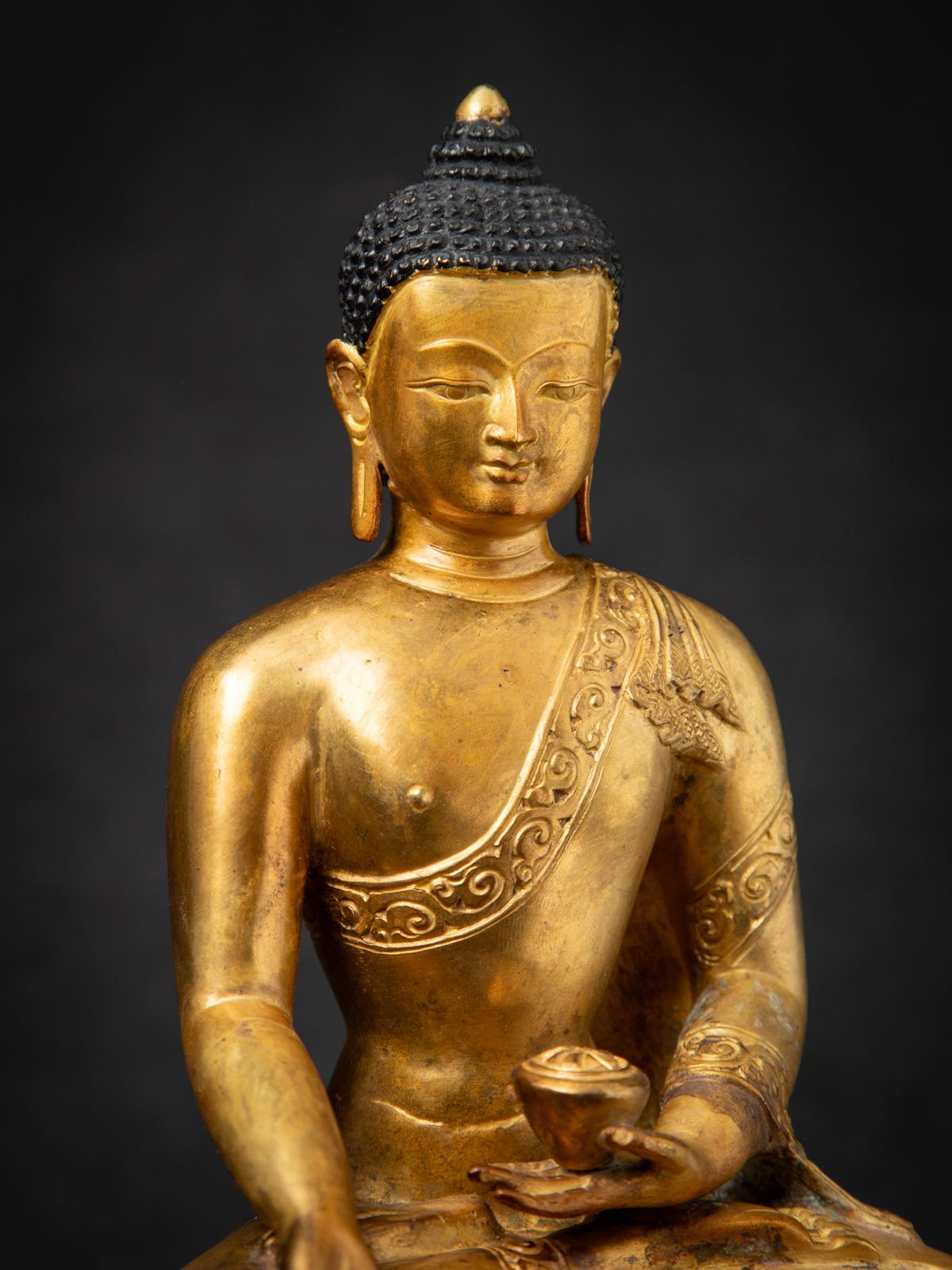 Milieu du 20e siècle Statue de Bouddha népalais en bronze ancien du Népal en vente 1