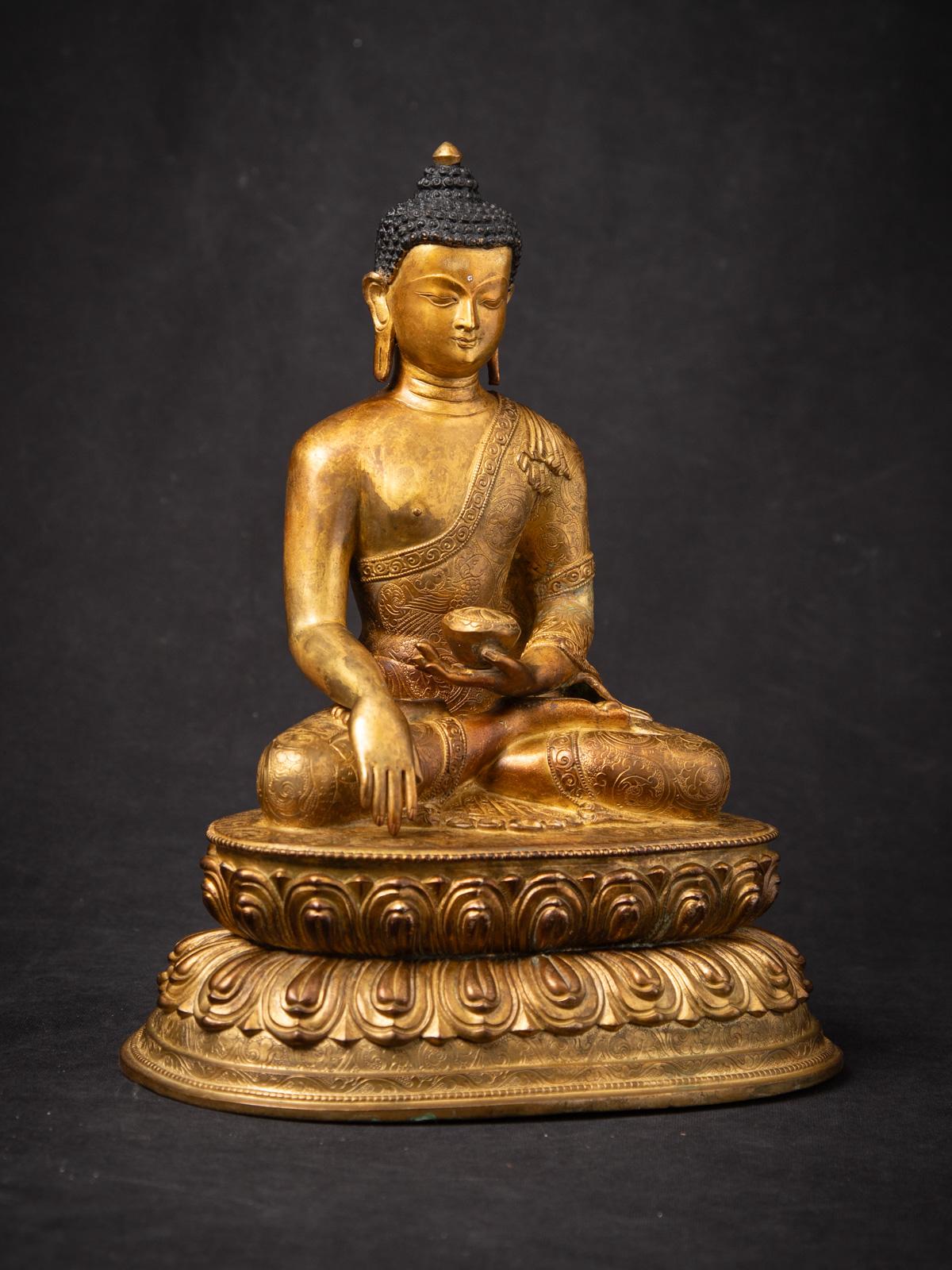 Statua di Buddha nepalese in bronzo della metà del 20° secolo in vendita 1