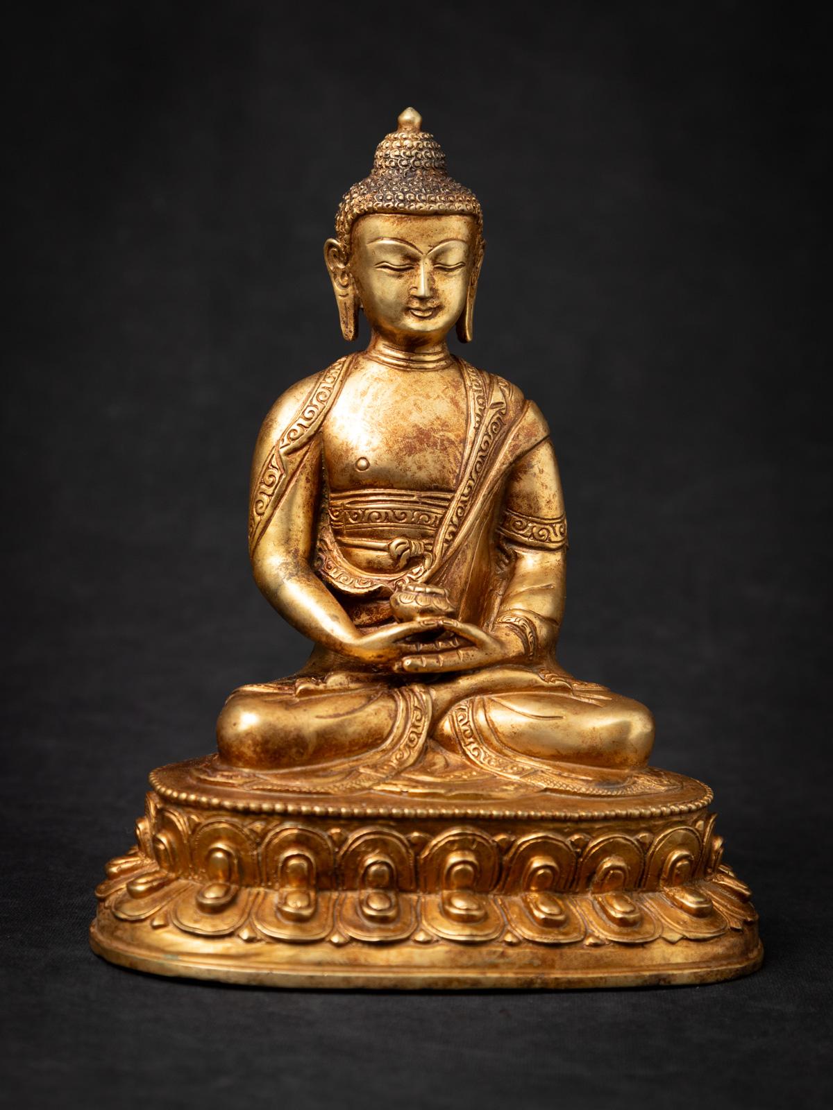 Mediados del siglo XX Antigua estatua de Buda nepalí de bronce procedente de Nepal en venta 2