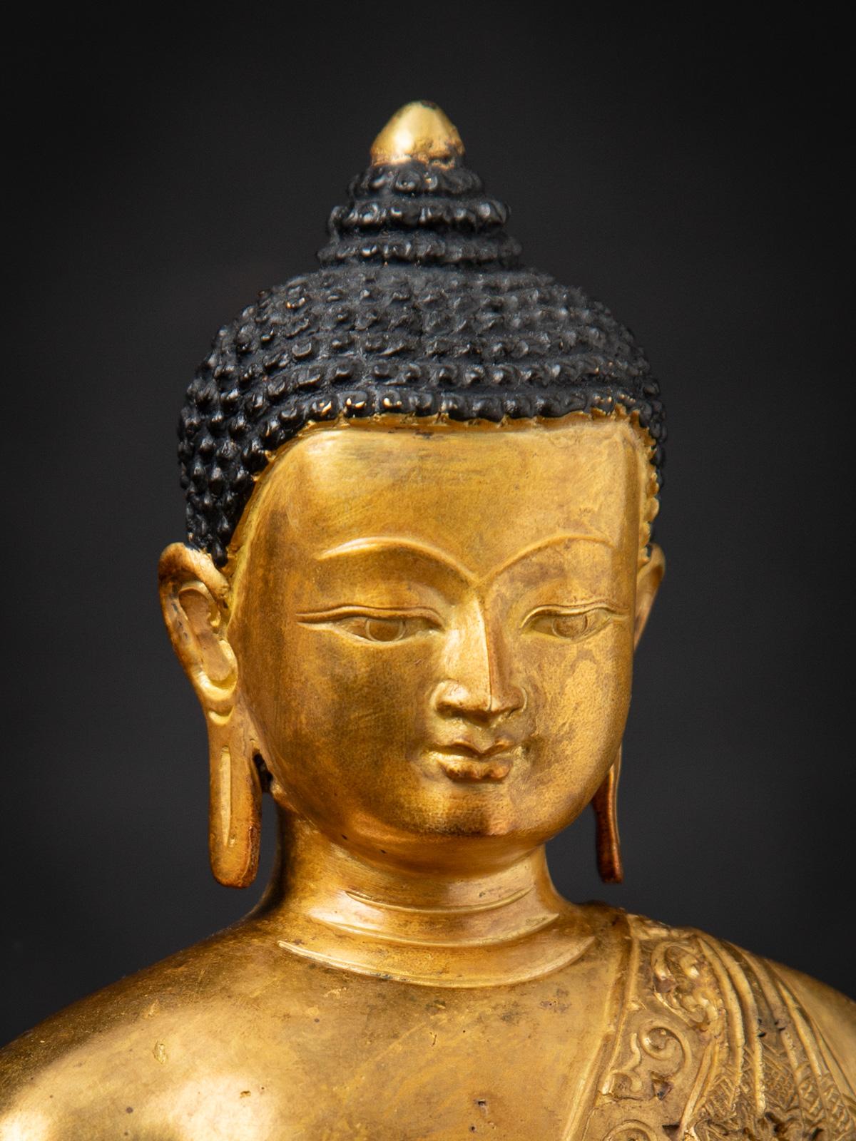 Milieu du 20e siècle Statue de Bouddha népalais en bronze ancien du Népal en vente 2