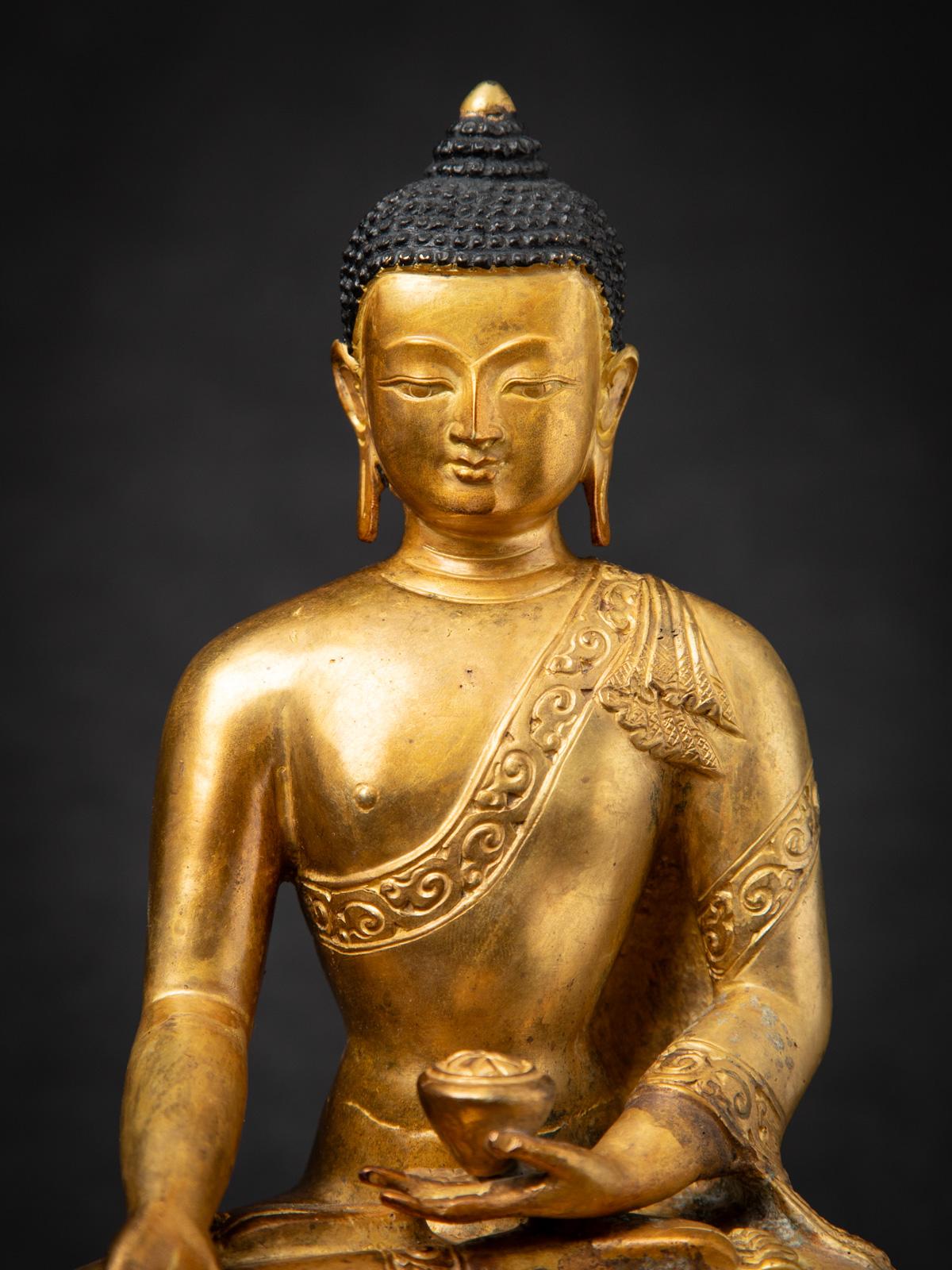 Milieu du 20e siècle Statue de Bouddha népalais en bronze ancien du Népal en vente 3