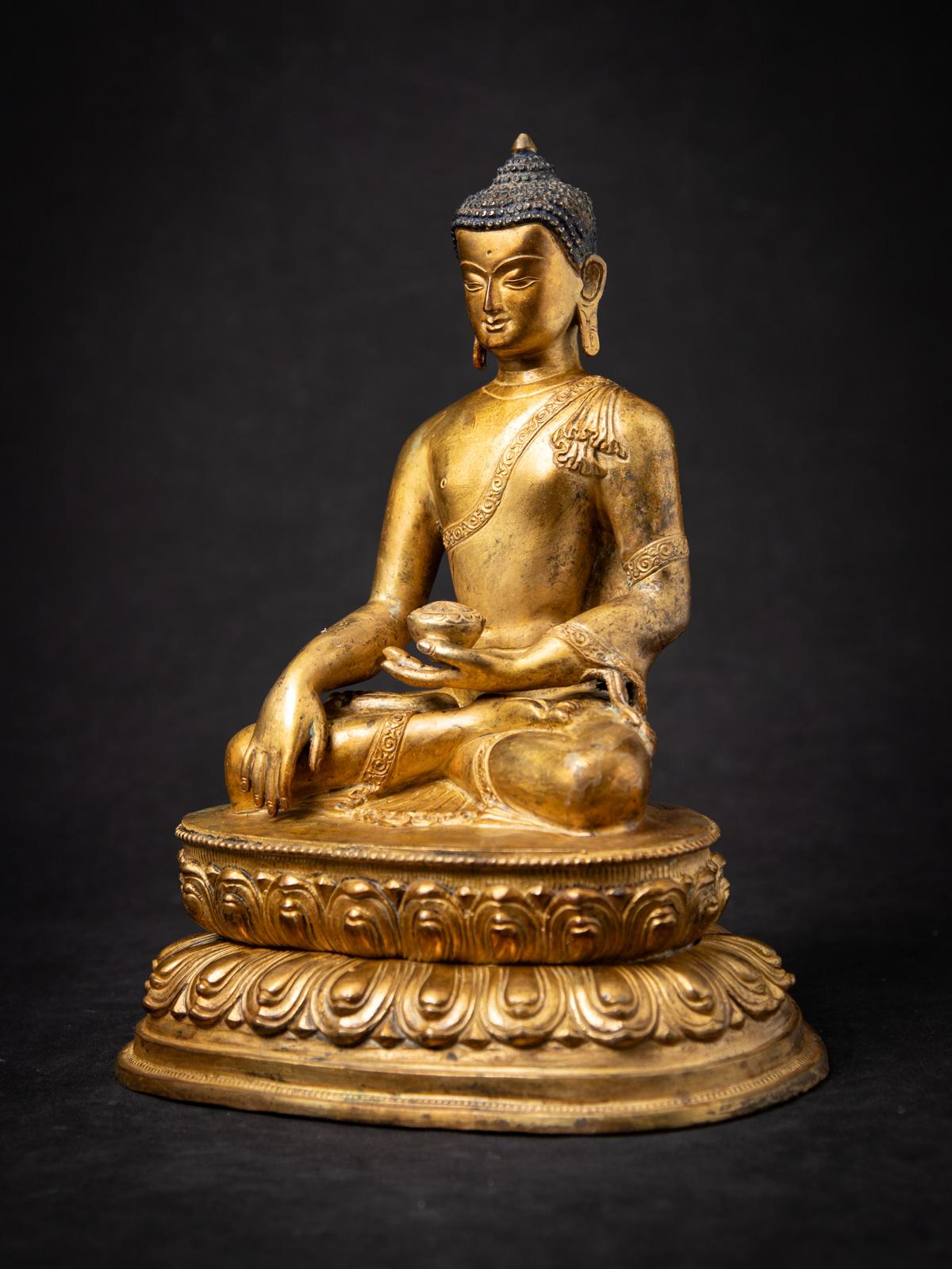 20ième siècle Statue de Bouddha en bronze du Népal du milieu du 20ème siècle - OriginalBuddhas en vente