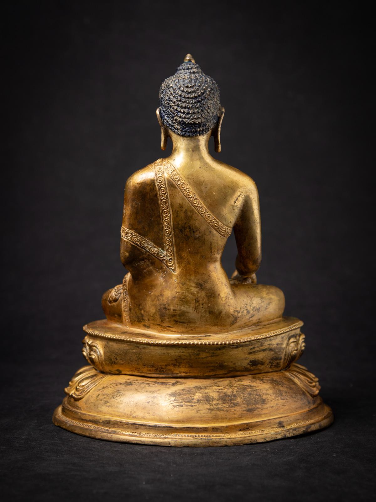 Statue de Bouddha en bronze du Népal du milieu du 20ème siècle - OriginalBuddhas en vente 3