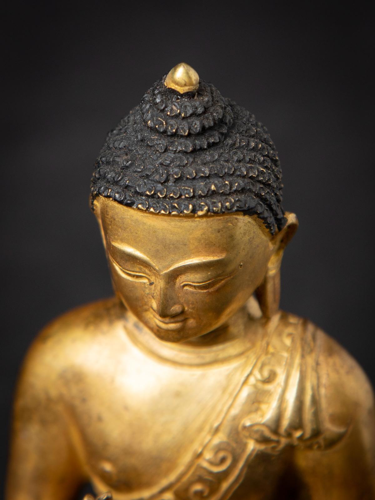 Middle 20th century Old bronze Nepali Buddha statue in Abhaya mudra 8