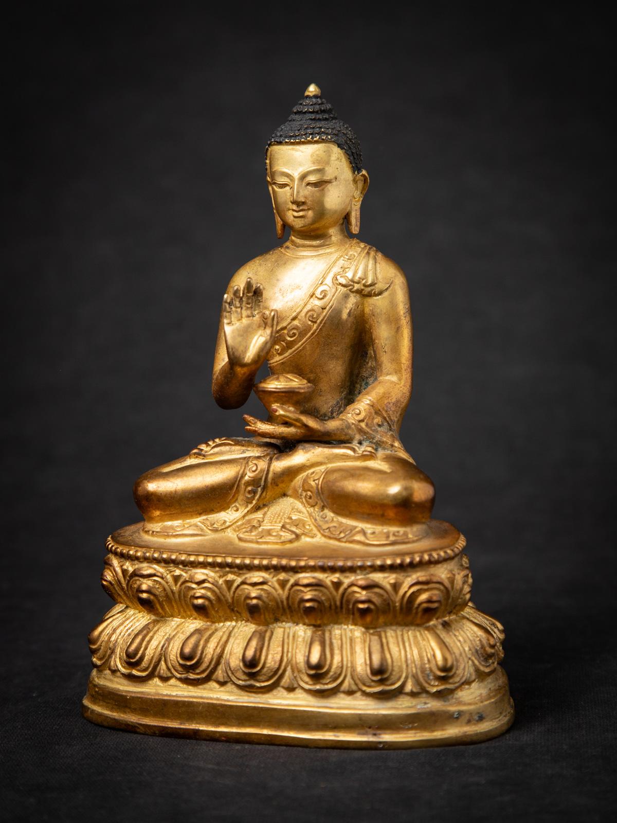 Old bronze Nepali Buddha statue
Material : bronze
16,4 cm high
11,5 cm wide and 7,6 cm deep
Fire gilded with 24 krt. gold
Abhaya mudra
Middle 20th century
High quality !
Weight: 788 grams
Originating from Nepal
Nr: 3843-36