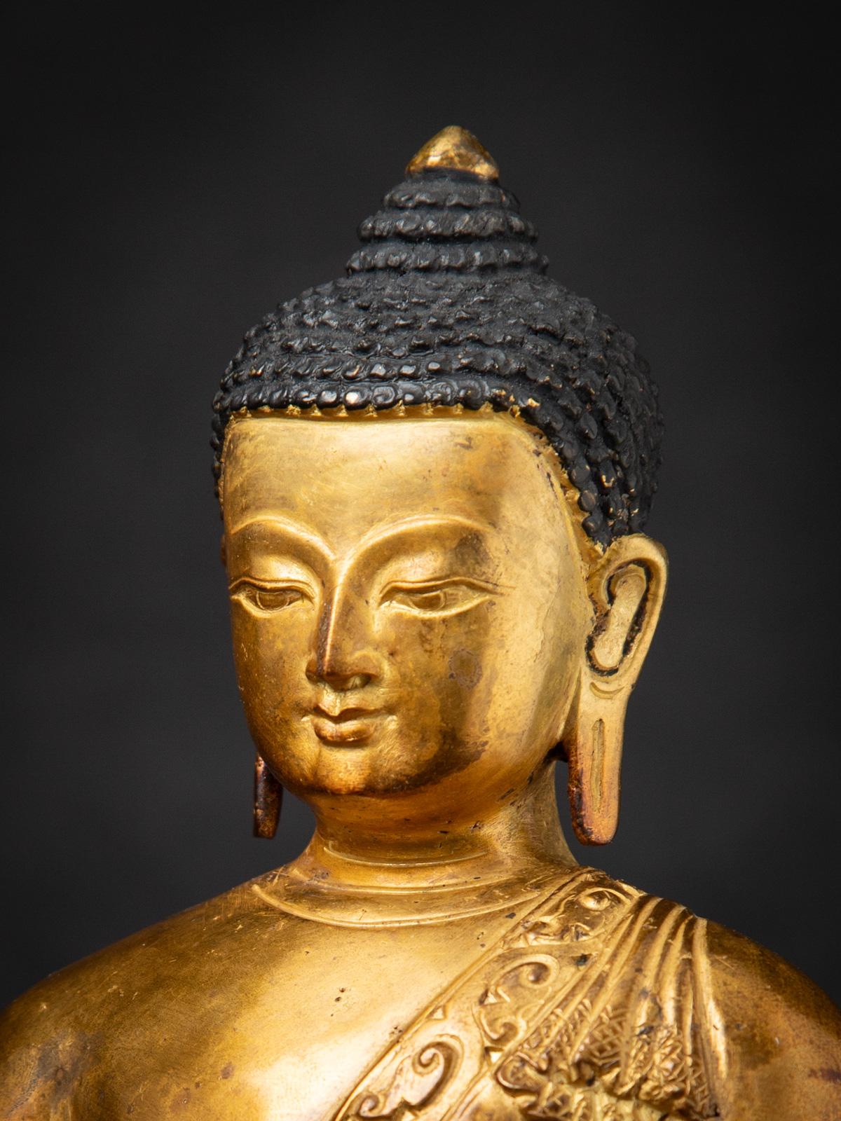Mediados del siglo XX Antigua estatua de Buda nepalí de bronce en mudra Bhumisparsha en venta 7