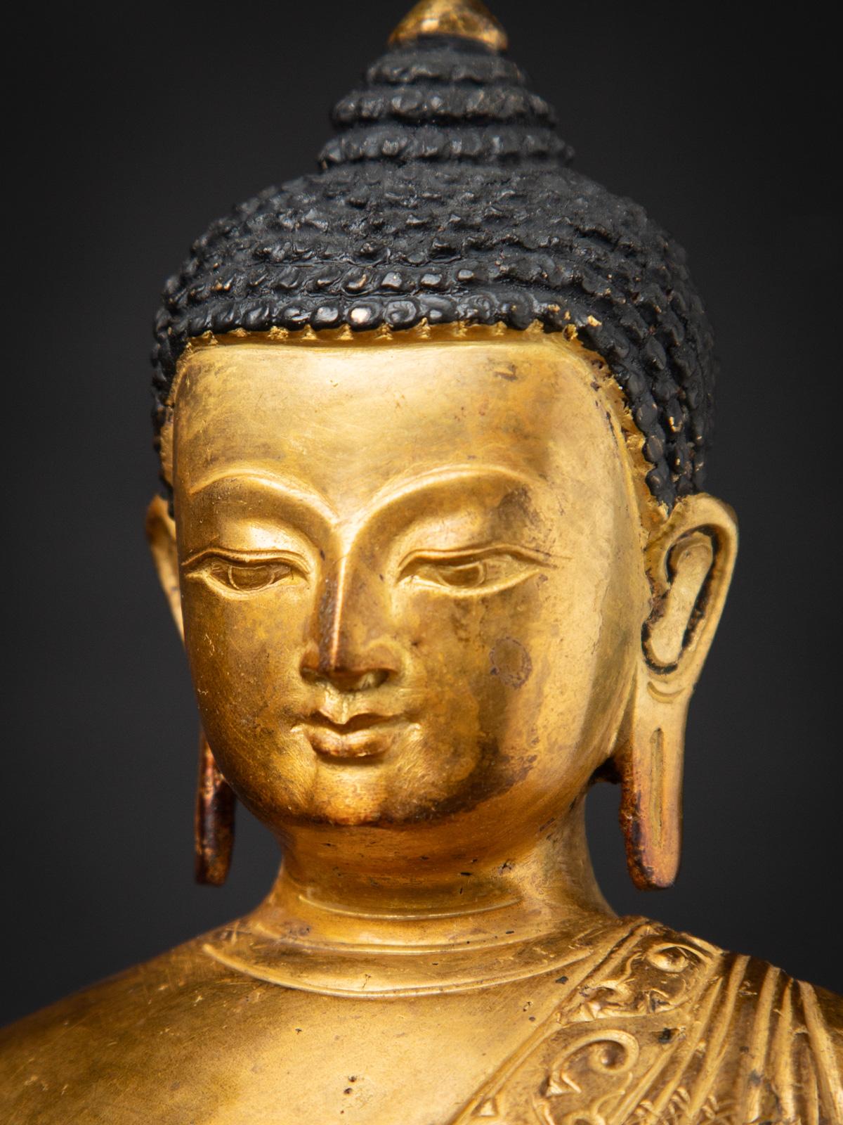 Mediados del siglo XX Antigua estatua de Buda nepalí de bronce en mudra Bhumisparsha en venta 10