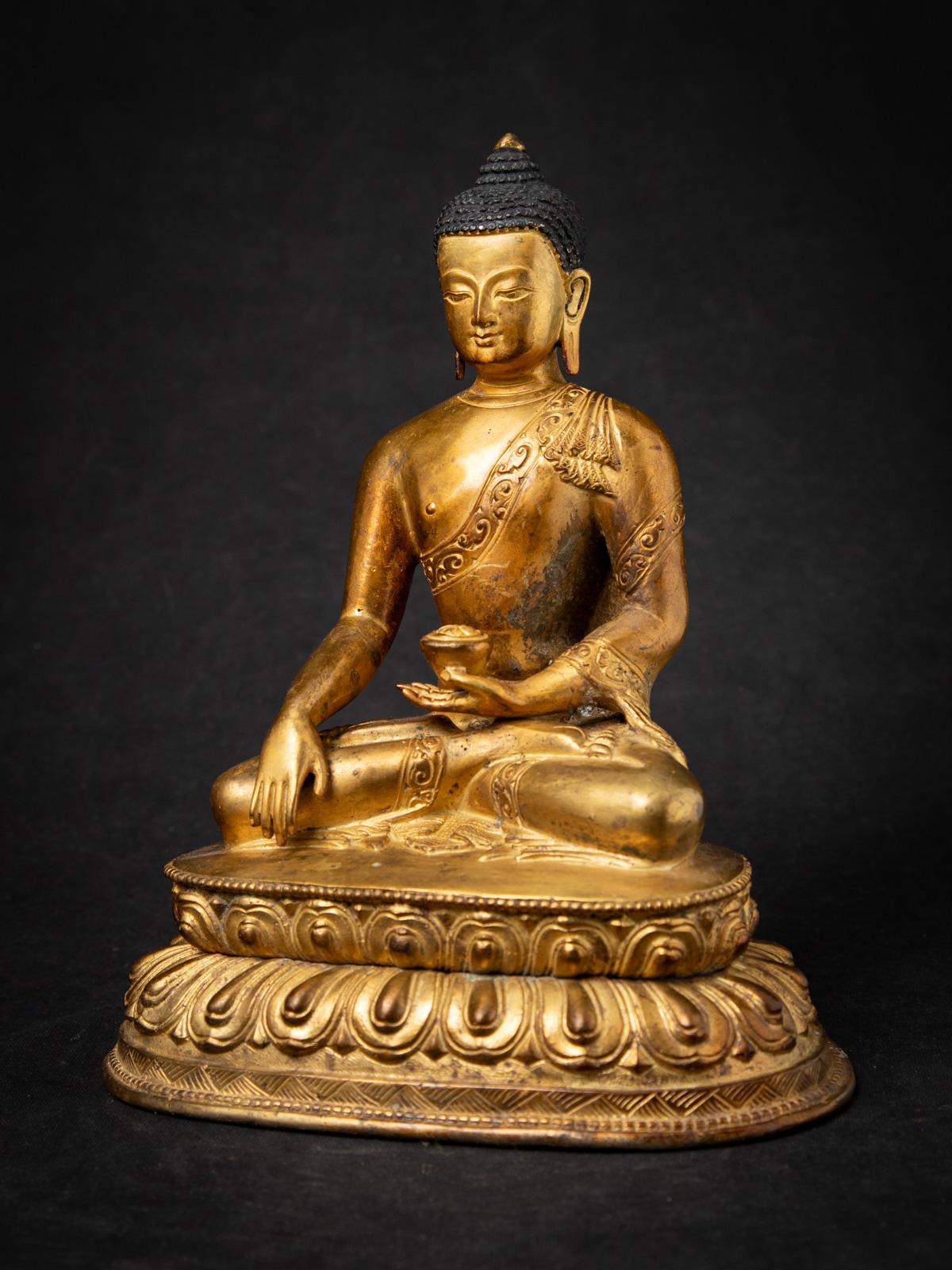 Antigua estatua de bronce de Buda nepalí
Material : bronce
23,9 cm de altura
19,9 cm de ancho y 14,3 cm de fondo
Dorado al fuego con oro de 24 krt.
Bhumisparsha mudra
Mitad del siglo XX
Alta calidad
Peso: 2,05 kg
Originaria de Nepal
Nr: 3843-13